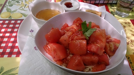 健康の基本は、身体が喜ぶ旬のものを使った料理－　深い赤色の冷製トマトパスタ　－
